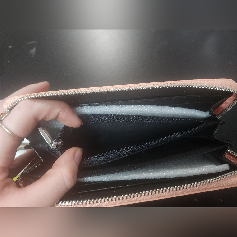 Elegant Soft Peach Wallet NWT - Picture 6 of 7